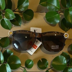 NWT Retro Optix Tortoise Shell Sunglasses with Sunflower Details!